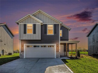 9138 SW 2nd St, Blue Springs, MO 64064