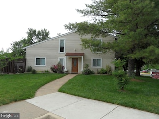 21 Monarch Dr, Sterling, VA 20164