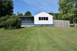 15 S Maysville Rd, Transfer, PA 16154