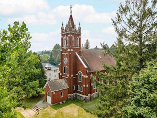 121 N 5th Ave, Iron River, MI 49935