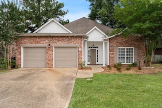 38 Stones Throw Dr, Hattiesburg, MS 39402