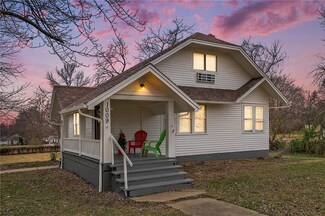 1009 High Grove Rd, Grandview, MO 64030