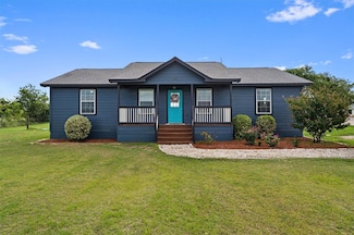 150 Evangeline Ln, Hutto, TX 78634