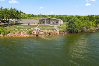 894 W Moonshine Rd, Seymour, TX 76380