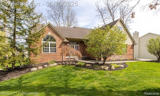 4482 Red Oak Blvd, Waterford, MI 48329