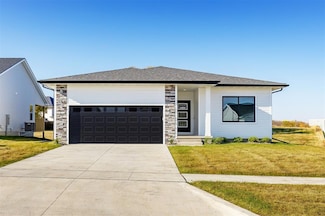 5418 167th St, Urbandale, IA 50323