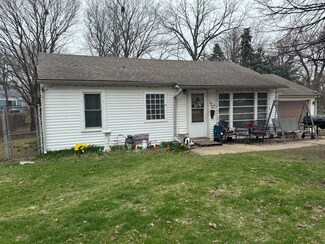 229 S Hadsall St, Genoa, IL 60135