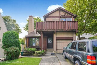 135 Mcarthur Ave, Staten Island, NY 10312
