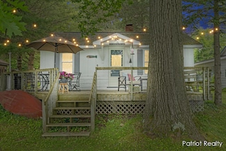 1132 S Woodland Dr, White Cloud, MI 49349