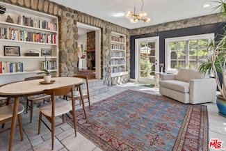 840 Country Club Dr, Burbank, CA 91501