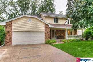 809 Edgewood Blvd, Papillion, NE 68046