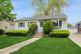 814 Hollywood Ave, Des Plaines, IL 60016