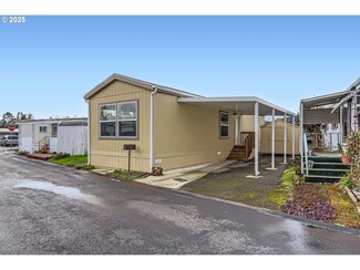 19605 River Rd Unit 3, Gladstone, OR 97027