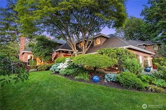 19012 62nd Ave NE, Kenmore, WA 98028