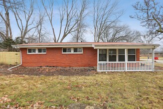 1508 Dobbins Dr, Champaign, IL 61821