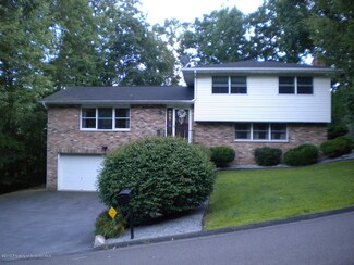 113 Woodland Dr, Peckville, PA 18452