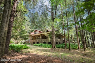 5202 Woodland Ave, Pocono Pines, PA 18350