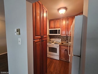 41 Lincoln Gardens Unit 41B, Lake Hiawatha, NJ 07034