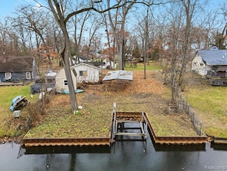 4370 Leroy Ct, White Lake, MI 48383