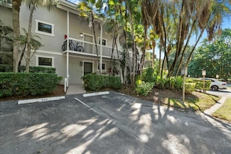 11863 Wimbledon Cir Unit 446, Wellington, FL 33414
