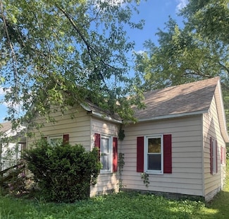 719 E Jefferson Ave, Chrisman, IL 61924