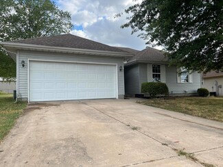 402 W Cline St, Aurora, MO 65605