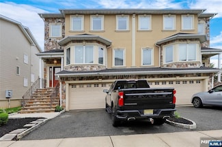 2 Jacob's Landing Way, Secaucus, NJ 07094