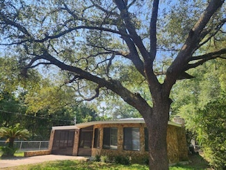 311 E Glen Ave, Valparaiso, FL 32580