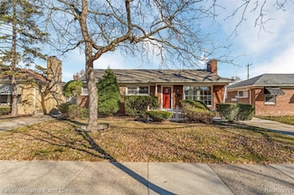 21237 Severn Rd, Harper Woods, MI 48225