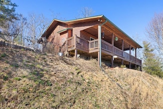 191 Fox Springs Dr, Hayesville, NC 28904