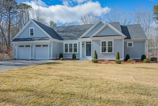 7 Checkerberry Ln, Forestdale, MA 2644
