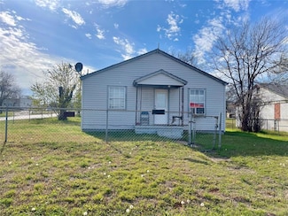 604 N 3rd St, Clinton, OK 73601