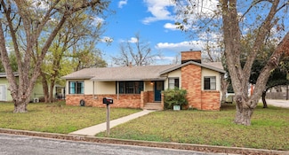 1815 Eckhardt St, Taylor, TX 76574