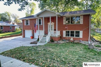 930 E Avon Ln, Lincoln, NE 68505