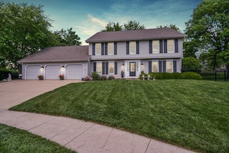 3 Wilshire Ct, Bloomington, IL 61704