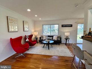 8418 Manassas Cir, Vienna, VA 22180