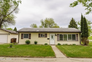 1019 4th St SE, East Grand Forks, MN 56721