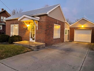 202 N Main St, Farmland, IN 47340