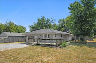 224 Grace St, Tonganoxie, KS 66086
