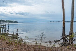 5542 Creek Pointe Rd, New Bern, NC 28560