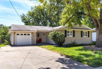 3100 Vine St, West Des Moines, IA 50265