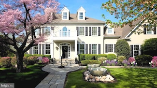 8 Eastburn Dr, New Hope, PA 18938