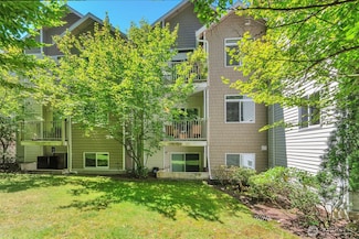 5809 Highway Place Unit B203, Everett, WA 98203
