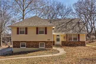 1511 Westwood Dr, Leavenworth, KS 66048