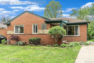 21881 Kenosha St, Oak Park, MI 48237