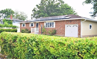 147 Maida Ave, Deer Park, NY 11729