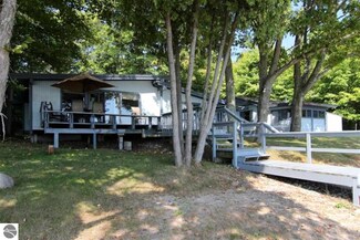 2678 N West Bay Shore Dr, Suttons Bay, MI 49682