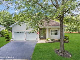25 Bellflower Dr, Lakewood, NJ 08701