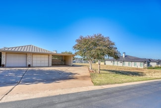 1406 Broken Hills Dr, Llano, TX 78643