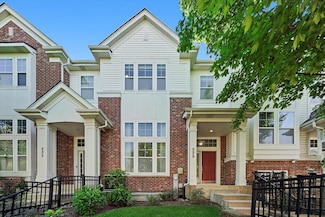 525 Plaza Place, Aurora, IL 60504